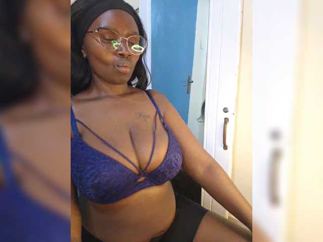 Irresistiblepookie live cam preview