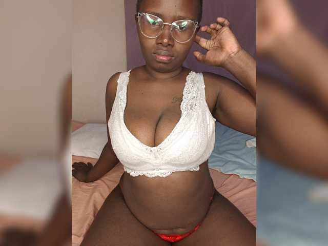 Irresistiblepookie live cam on BongaCams