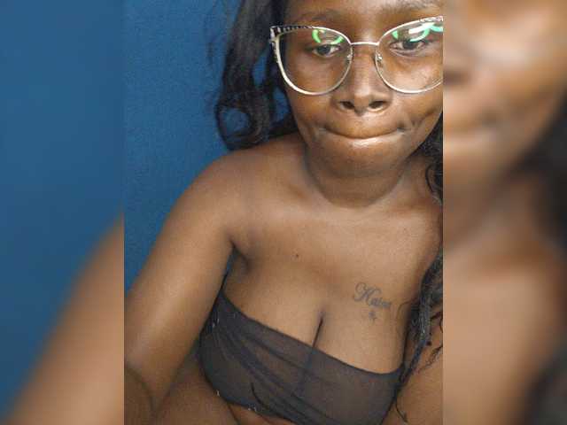 Irresistiblepookie live cam on BongaCams