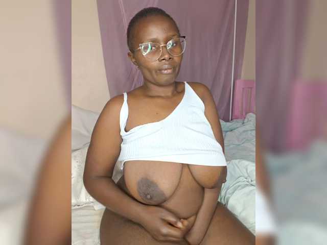 Irresistiblepookie live cam on BongaCams