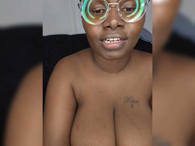 Monamore1 live cam on BongaCams