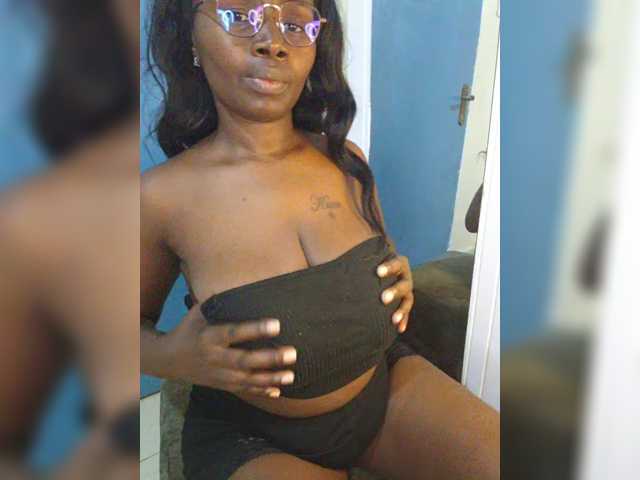 Irresistiblepookie live cam on BongaCams
