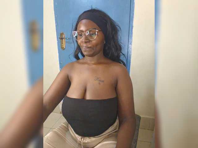Irresistiblepookie live cam on BongaCams