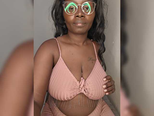 Irresistiblepookie live cam on BongaCams