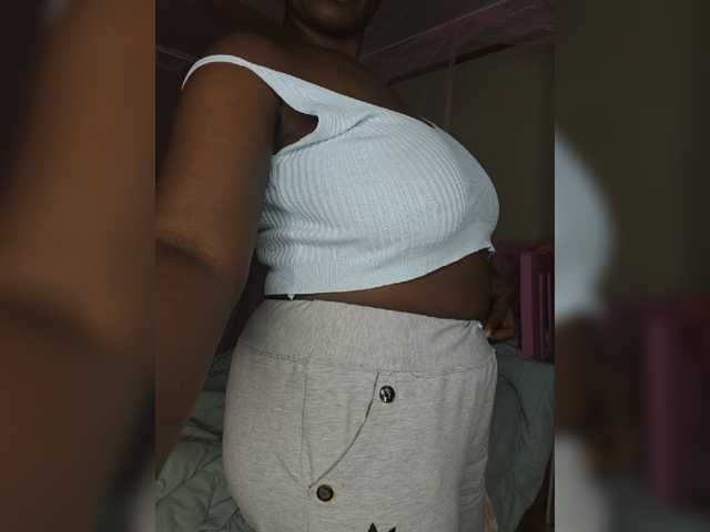 Irresistiblepookie live cam on BongaCams