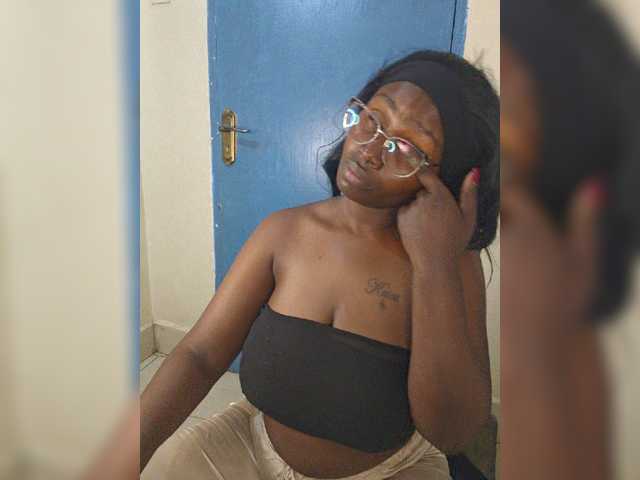 Irresistiblepookie live cam on BongaCams