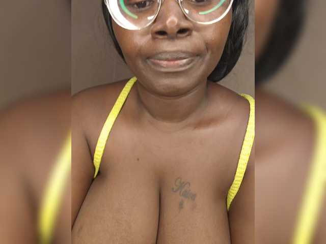 Irresistiblepookie live cam on BongaCams