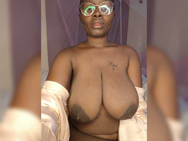 Irresistiblepookie live cam on BongaCams