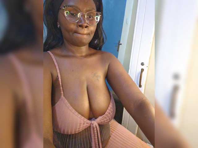 Irresistiblepookie live cam preview