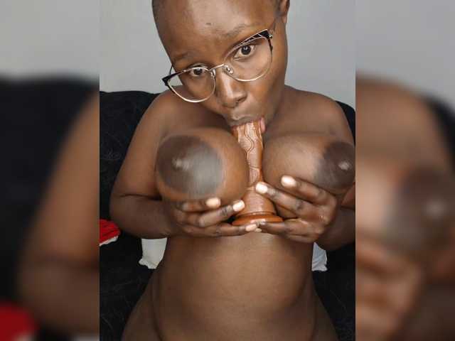 Monamore1 live webcam show