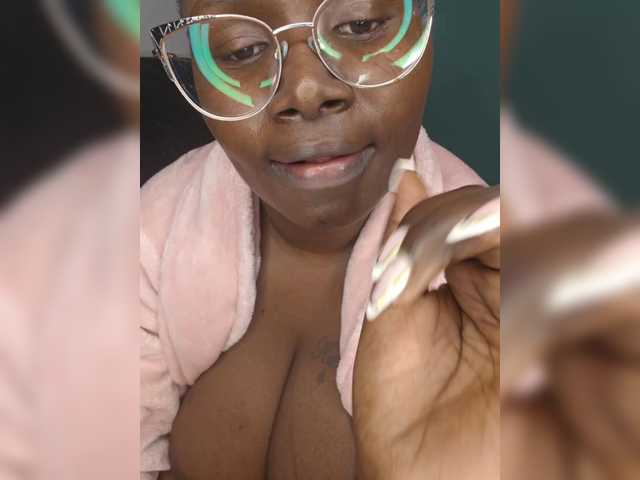 Monamore1 live cam on BongaCams