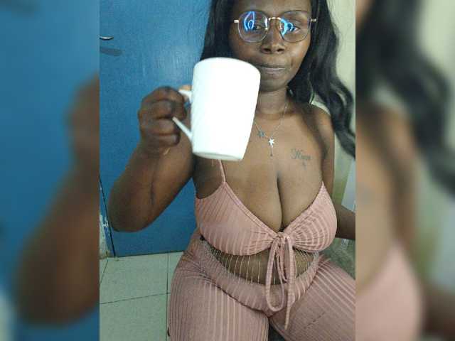 Irresistiblepookie live cam on BongaCams
