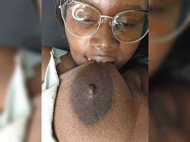 Monamore1 live webcam show