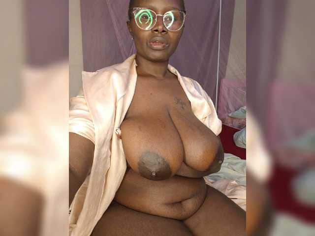 Irresistiblepookie live cam on BongaCams