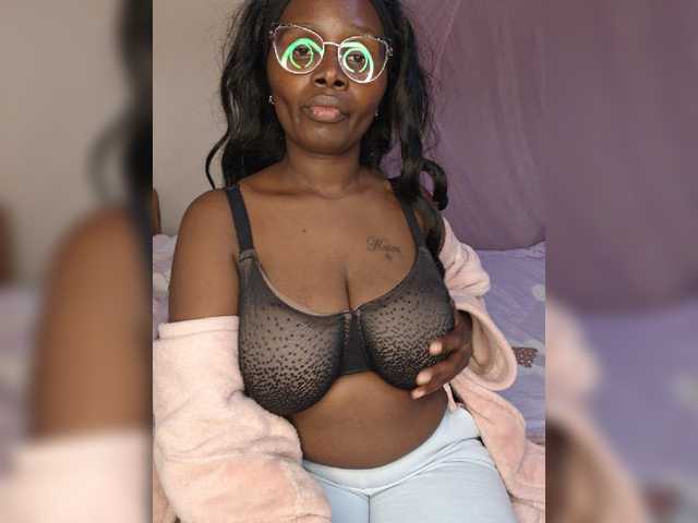 Irresistiblepookie live cam on BongaCams