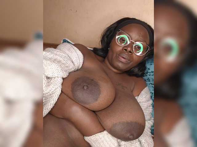 Irresistiblepookie live cam on BongaCams