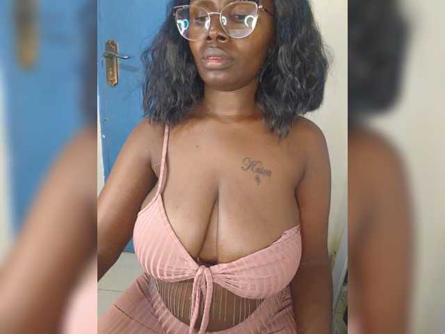Irresistiblepookie live cam on BongaCams