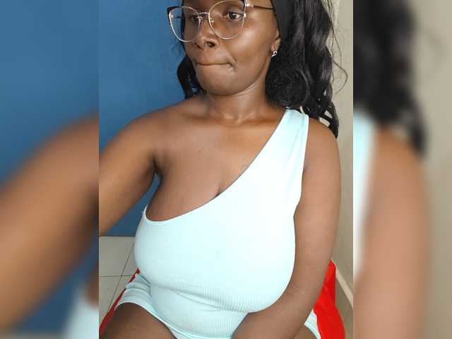 Irresistiblepookie live cam on BongaCams