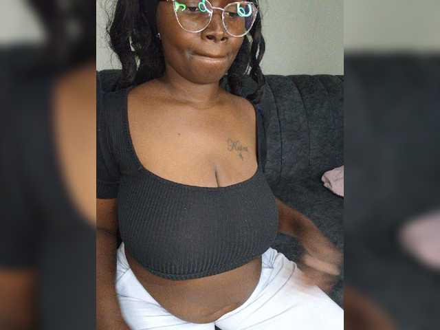 Irresistiblepookie — live female cam