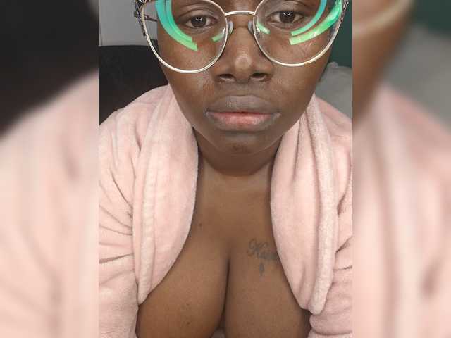 Monamore1 live cam on BongaCams