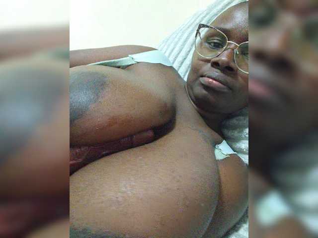 Monamore1 live webcam show