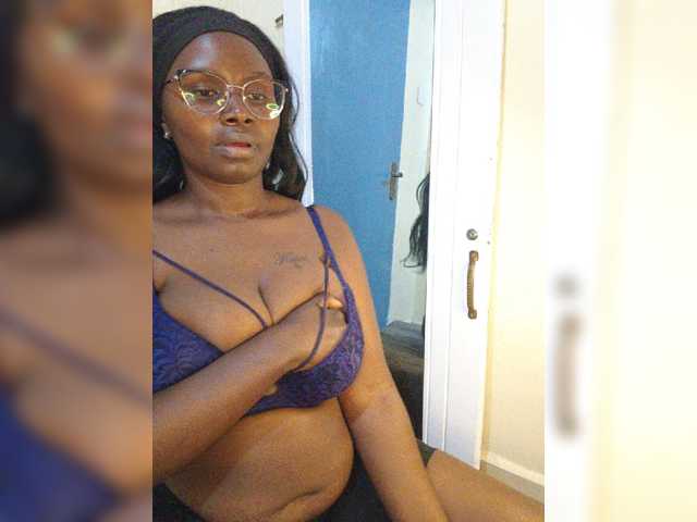 Irresistiblepookie live cam on BongaCams