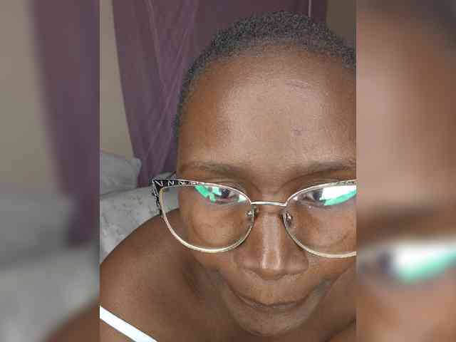 Irresistiblepookie webcam