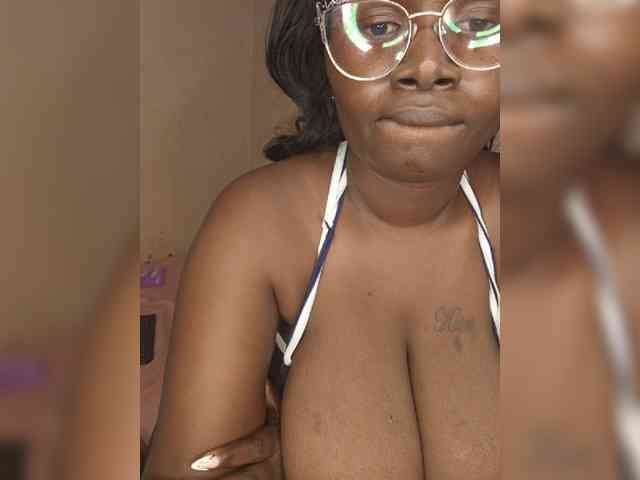 Irresistiblepookie webcam
