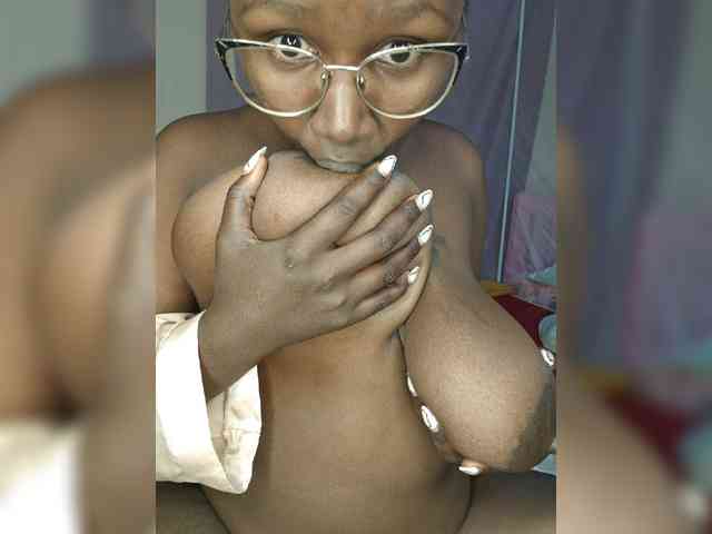 Irresistiblepookie webcam
