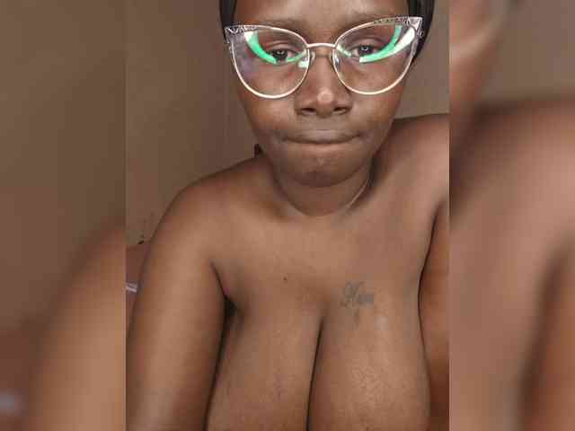 Irresistiblepookie webcam