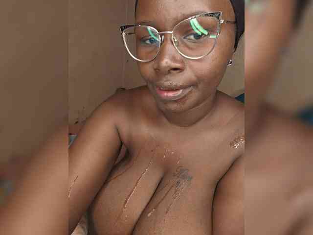 Irresistiblepookie webcam