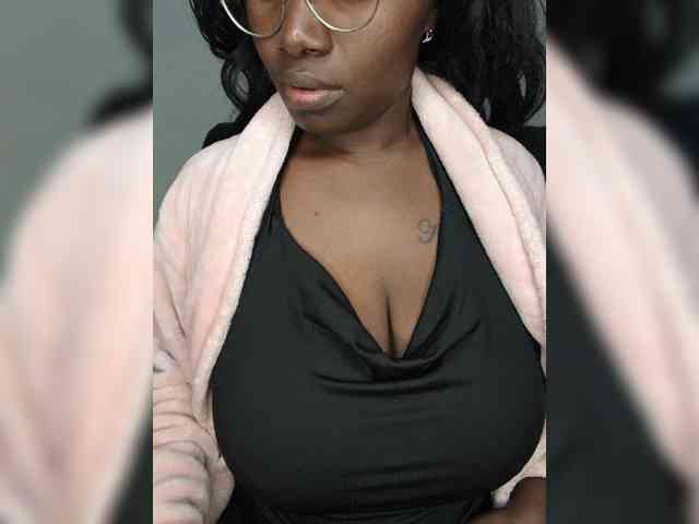 Irresistiblepookie webcam