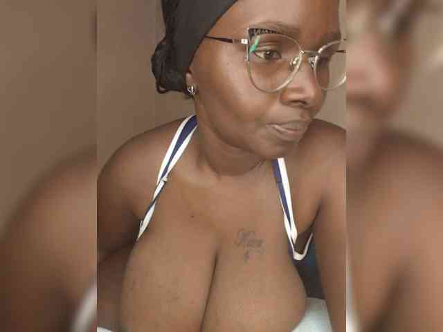 Irresistiblepookie webcam