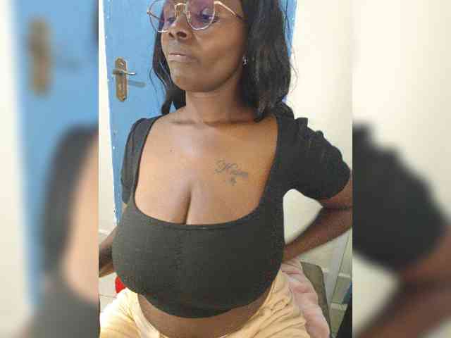 Irresistiblepookie webcam