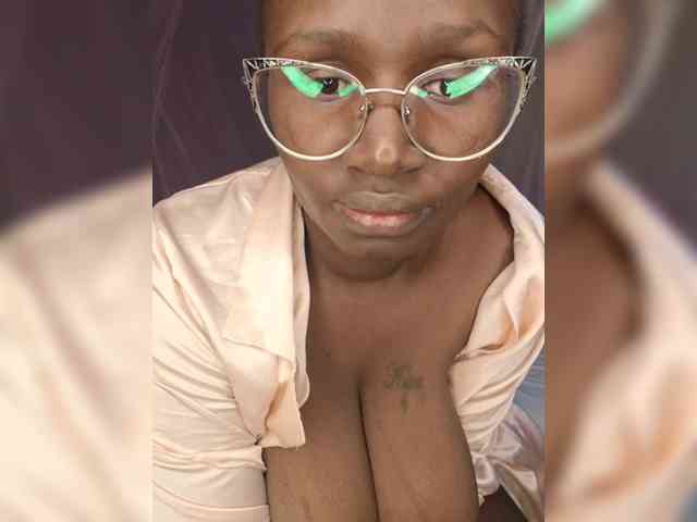 Irresistiblepookie webcam