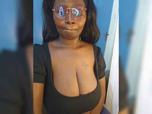 Irresistiblepookie webcam