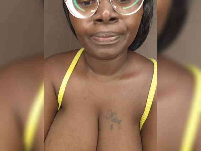 Irresistiblepookie webcam