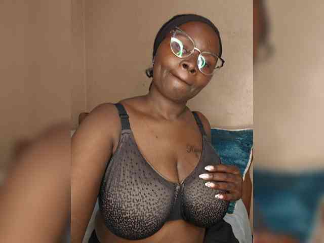 Irresistiblepookie webcam