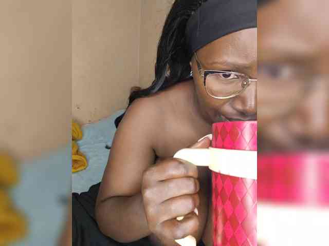Irresistiblepookie webcam