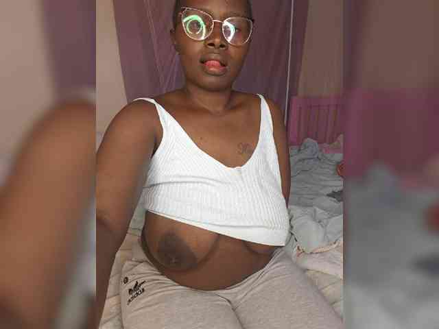 Irresistiblepookie webcam