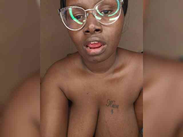 Irresistiblepookie webcam