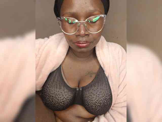 Irresistiblepookie webcam