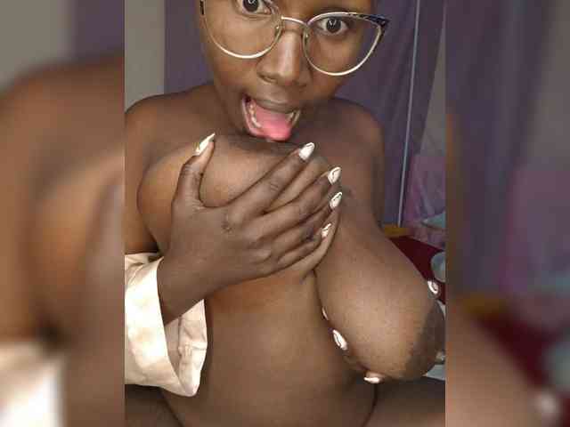 Irresistiblepookie webcam