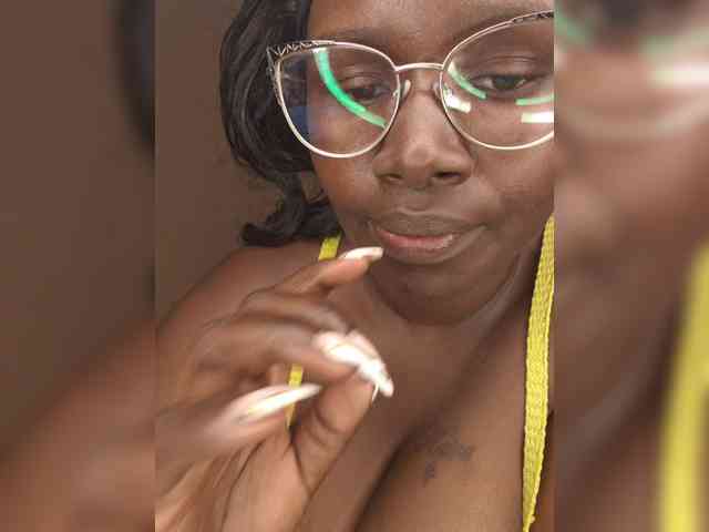 Irresistiblepookie webcam