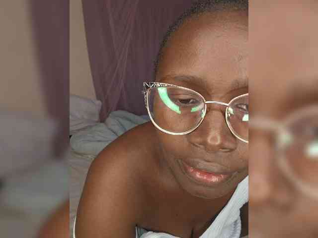 Irresistiblepookie webcam