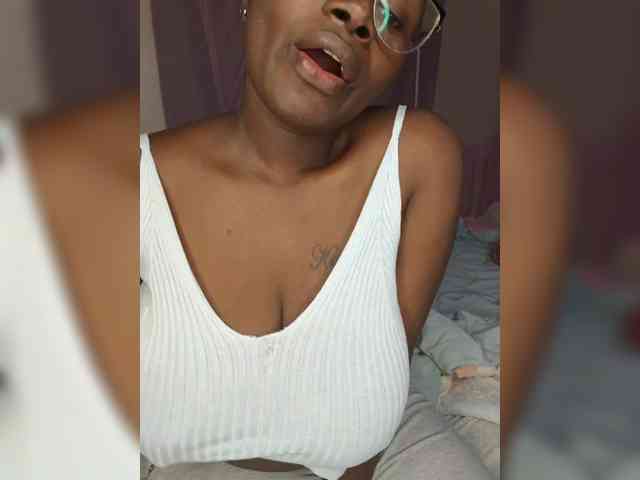Irresistiblepookie webcam