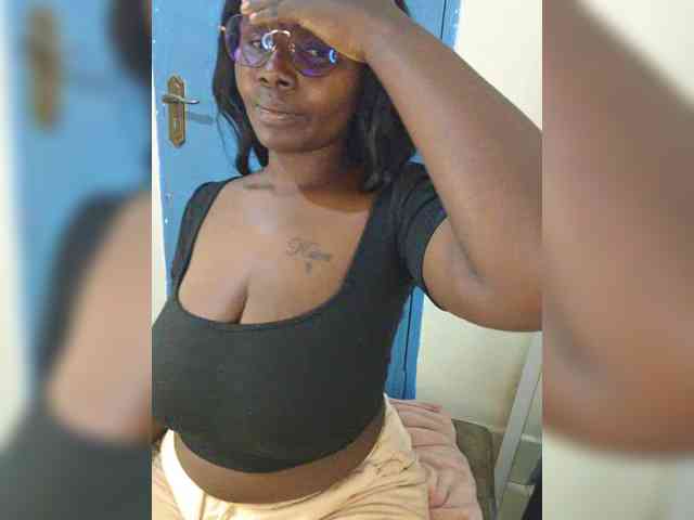 Irresistiblepookie webcam