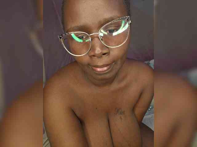Irresistiblepookie webcam