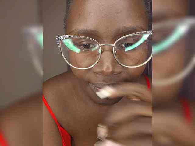 Irresistiblepookie webcam