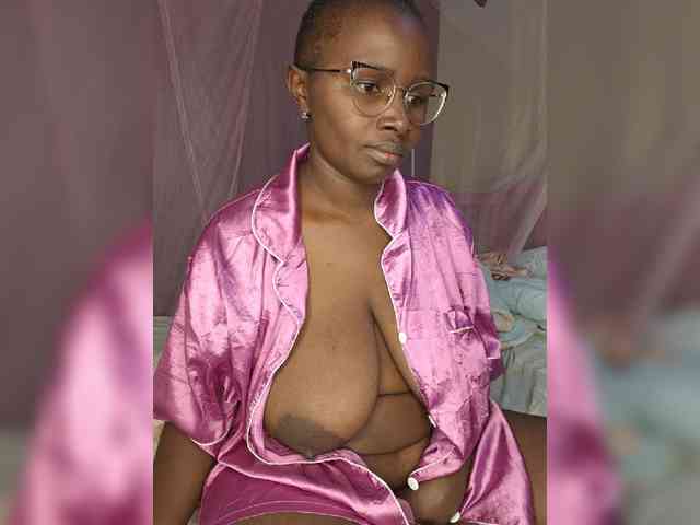 Irresistiblepookie webcam
